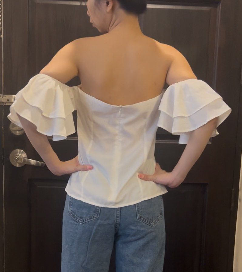 Off shoulder top (Category: Blouses) located in Manila. Submitted by bbstyle___ (Listing ID 1348547541, Image 2). Description: Can fit bust 32-34.