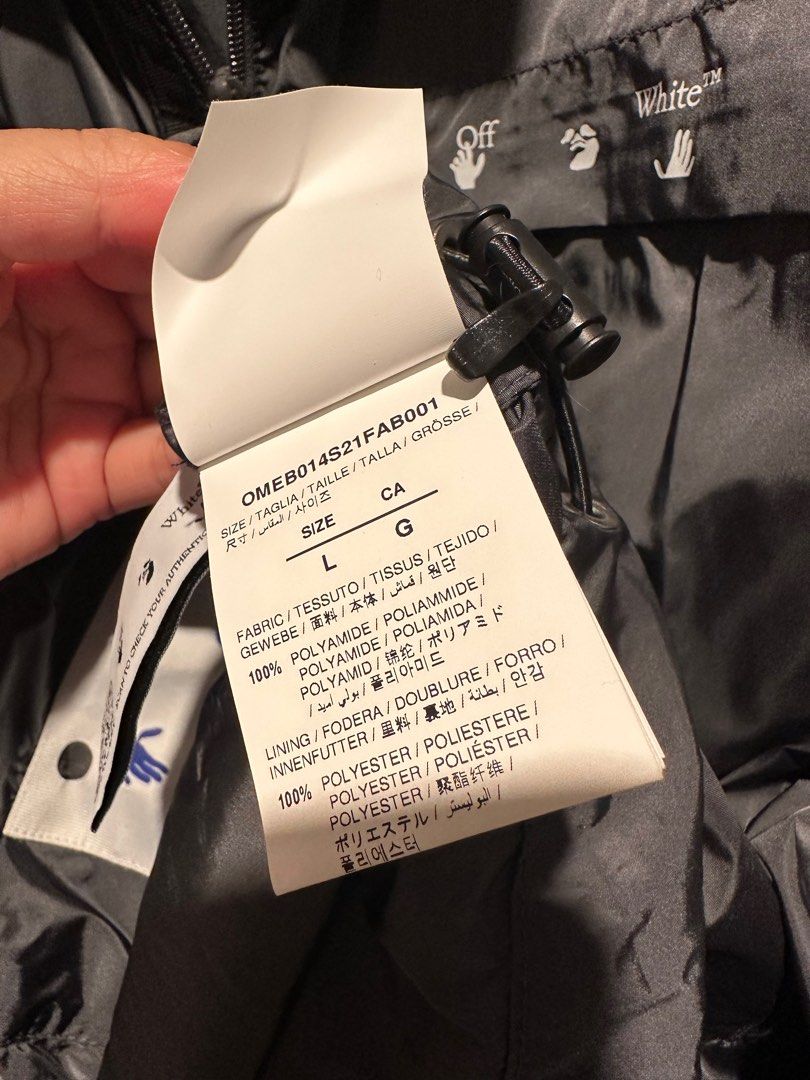Off White （分類：外套及戶外衣服）位於 Hong Kong。 由 userwaiwai 提交（商品編號 1348450073，圖片 7）。簡介： 著用1次 薄風褸 。