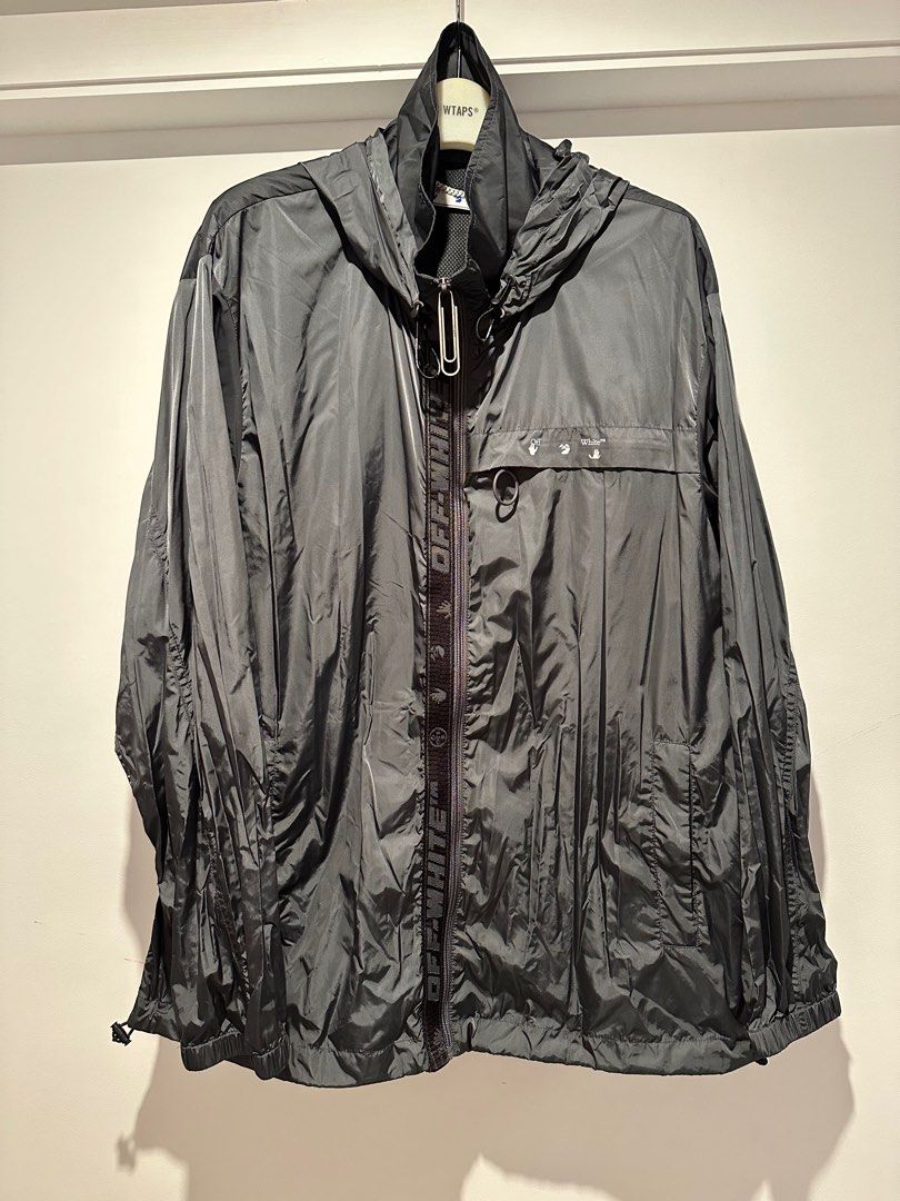 Off White （分類：外套及戶外衣服）位於 Hong Kong。 由 userwaiwai 提交（商品編號 1348450073，圖片 1）。簡介： 著用1次 薄風褸 。