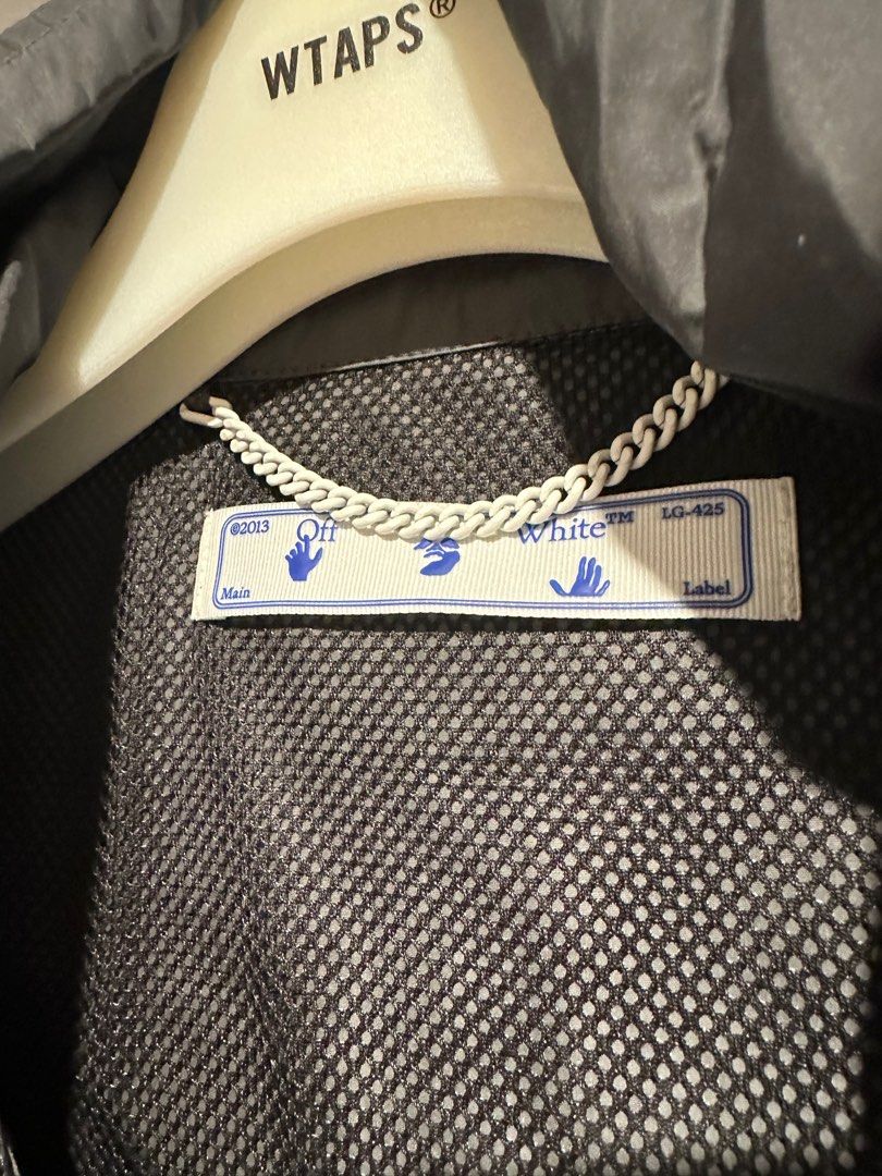 Off White （分類：外套及戶外衣服）位於 Hong Kong。 由 userwaiwai 提交（商品編號 1348450073，圖片 3）。簡介： 著用1次 薄風褸 。