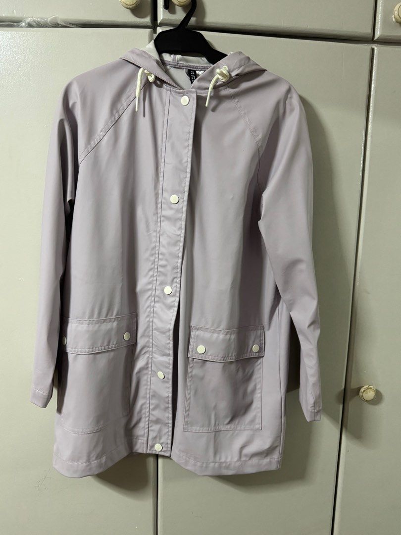 Parka Jacket (Category: Coats, Jackets and Outerwear) located in Pasig City. Submitted by heydeclutterist2nd (Listing ID 1348540717, Image 2). Description: Parka Water proof jacket H&M Xs on Tag runs big Fits Small-Medium Frame.