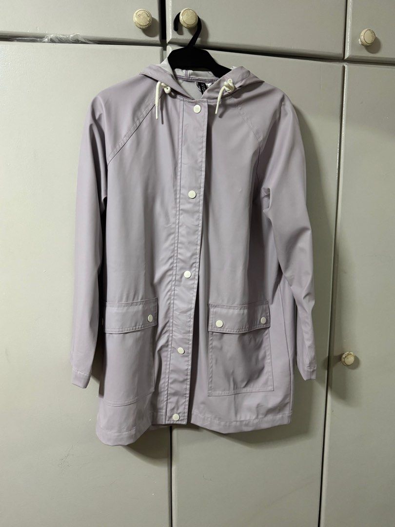 Parka Jacket (Category: Coats, Jackets and Outerwear) located in Pasig City. Submitted by heydeclutterist2nd (Listing ID 1348540717, Image 1). Description: Parka Water proof jacket H&M Xs on Tag runs big Fits Small-Medium Frame.