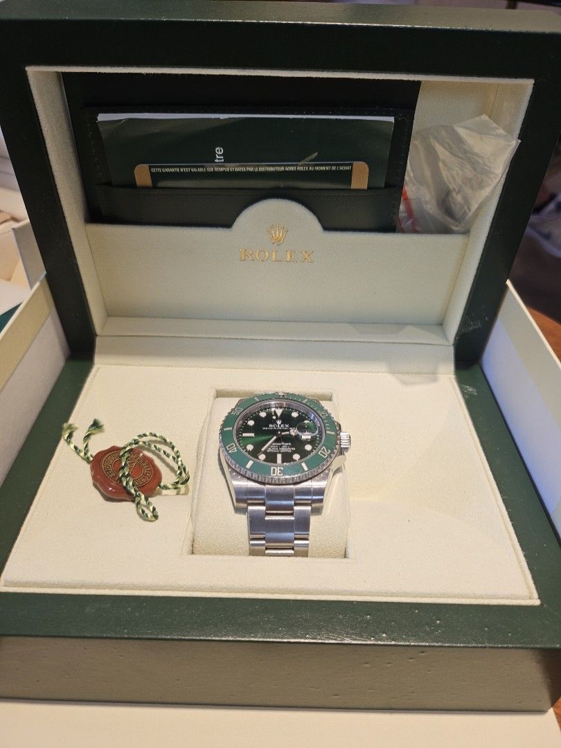Rolex submariner 2013 hulk (Category: Luxury Watches) located in Manila. Submitted by bernardga45429 (Listing ID 1348561088, Image 2). Description: Rolex submariner 2013 hulk Mint condition 9/10 Complete with box and cert 1.2M Negotiable..