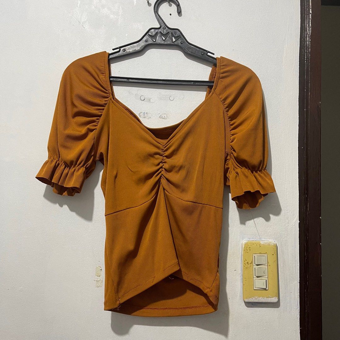 Ruffle Sleeves Top (Category: Blouses) located in Cavite. Submitted by mxdesiree (Listing ID 1348470834, Image 2). Description: 💕💗 pre-loved item 💕💗 * Color: Chocolate Brown * Size: Medium - Large (Stretchable) * Can send pictures and videos for more accuracy * MOP: Gcash * MOD: JNT, JRT Express, Lalamove (buyer can book on their own).