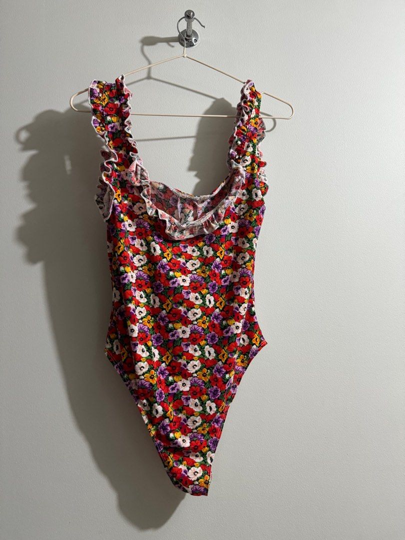 Sleeveless Floral Bodysuit (Category: Blouses) located in Makati City. Submitted by danandy12 (Listing ID 1348622748, Image 2). Description: So hard to let go! Stunning and vibrant bodysuit with a floral design 🌹 No flaws, perfect condition, super soft and pretty! Size: M RFS: Decluttering.