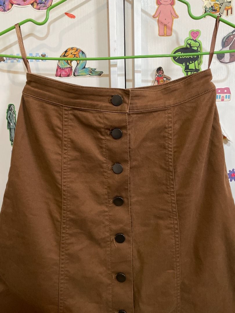 Uniqlo brown chino front button long skirt (Category: Skirts) located in Santa Rosa. Submitted by jiIIian_ (Listing ID 1348570155, Image 3). Description: ✿ Fits XS-S ✿ Waist 58cm Hip 85cm ✿ Used once, no flaws ✿ See last pic for ww MOP: GCash / BPI.