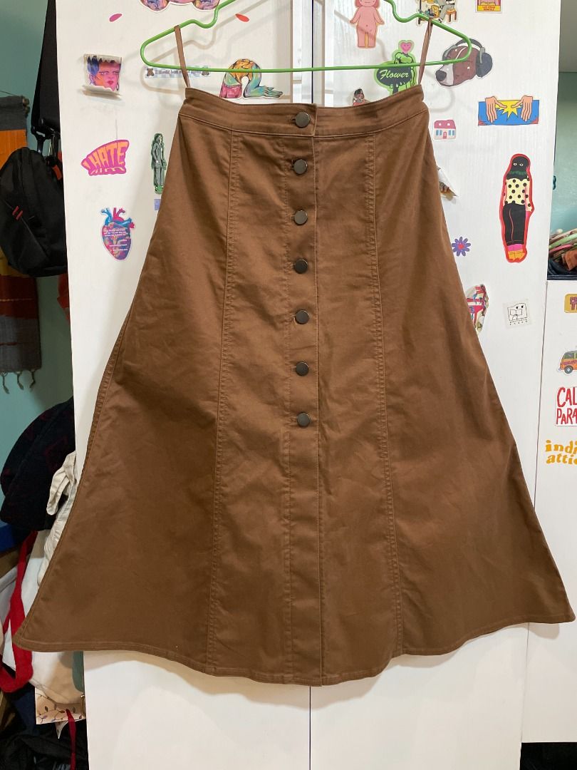 Uniqlo brown chino front button long skirt (Category: Skirts) located in Santa Rosa. Submitted by jiIIian_ (Listing ID 1348570155, Image 2). Description: ✿ Fits XS-S ✿ Waist 58cm Hip 85cm ✿ Used once, no flaws ✿ See last pic for ww MOP: GCash / BPI.