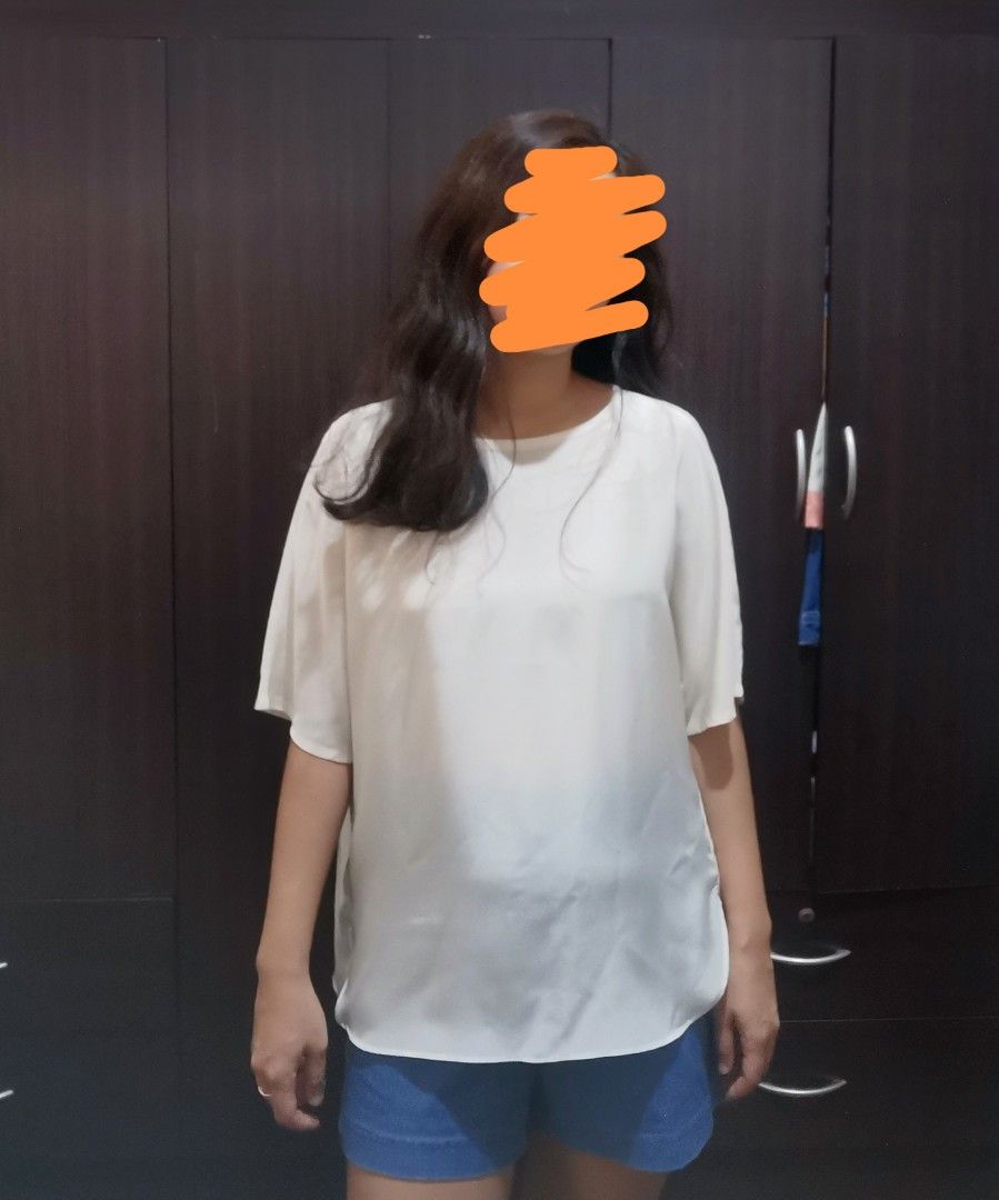 Uniqlo Silfel Short Sleeve Blouse (Category: Blouses) located in Caloocan City. Submitted by mncelle (Listing ID 1348588525, Image 3). Description: Uniqlo Medium Original Price - P990 Body width - 21 in Length - 24 in In good condition Hand washed only RFS Decluttering MOP GCash only Price is fixed and non-negotiable.