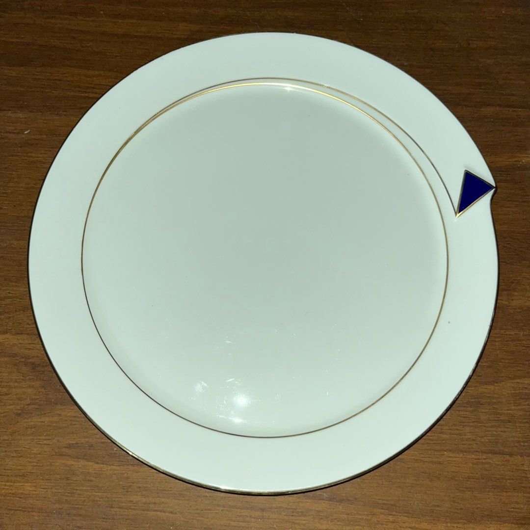 VALENTINO GARAVANI Magna Serving Plate (Category: Dinnerware & Cutlery) located in Quezon City. Submitted by jsurplusmnl (Listing ID 1348603417, Image 1). Description: VALENTINO GARAVANI Magna Serving Plate - ₱ 1,120 •No issue pm for more details and photos MOD: Lalamove or pickup MOP: COD or Gcash.