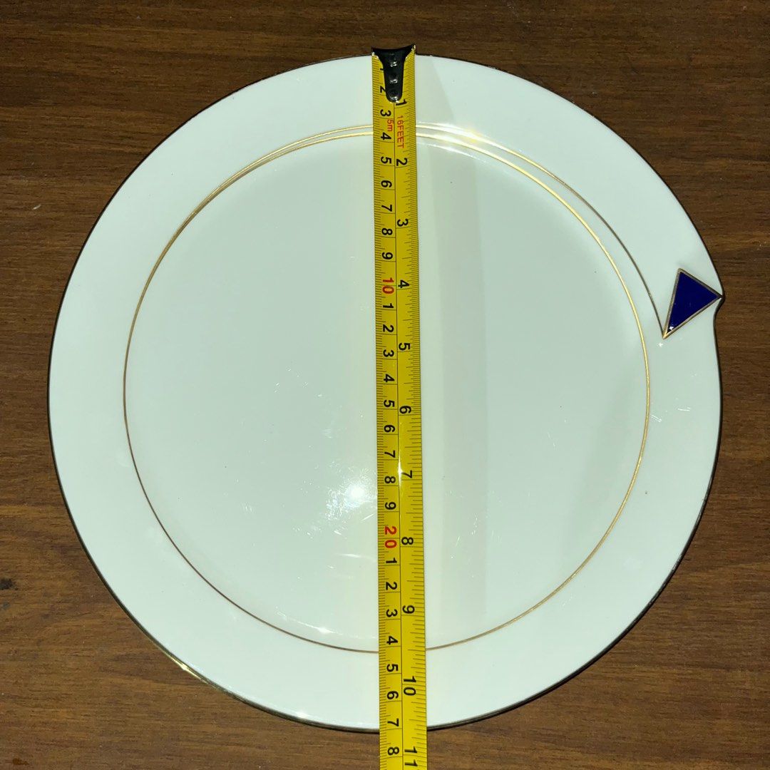 VALENTINO GARAVANI Magna Serving Plate (Category: Dinnerware & Cutlery) located in Quezon City. Submitted by jsurplusmnl (Listing ID 1348603417, Image 3). Description: VALENTINO GARAVANI Magna Serving Plate - ₱ 1,120 •No issue pm for more details and photos MOD: Lalamove or pickup MOP: COD or Gcash.