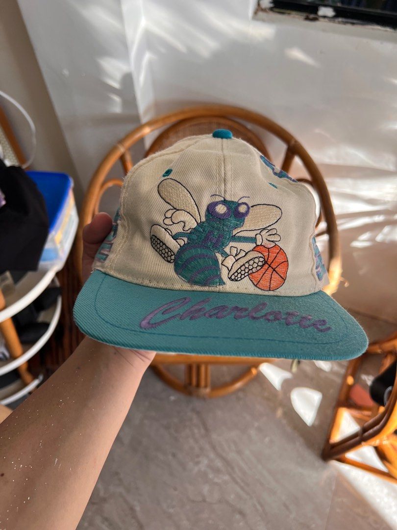 VINTAGE CHARLOTTE HORNETS (Category: Caps & Hats) located in Iloilo. Submitted by lanieeeeeee (Listing ID 1348448122, Image 1). Description: Vintage 90s Cap Well used Issue: snap, and need wash.