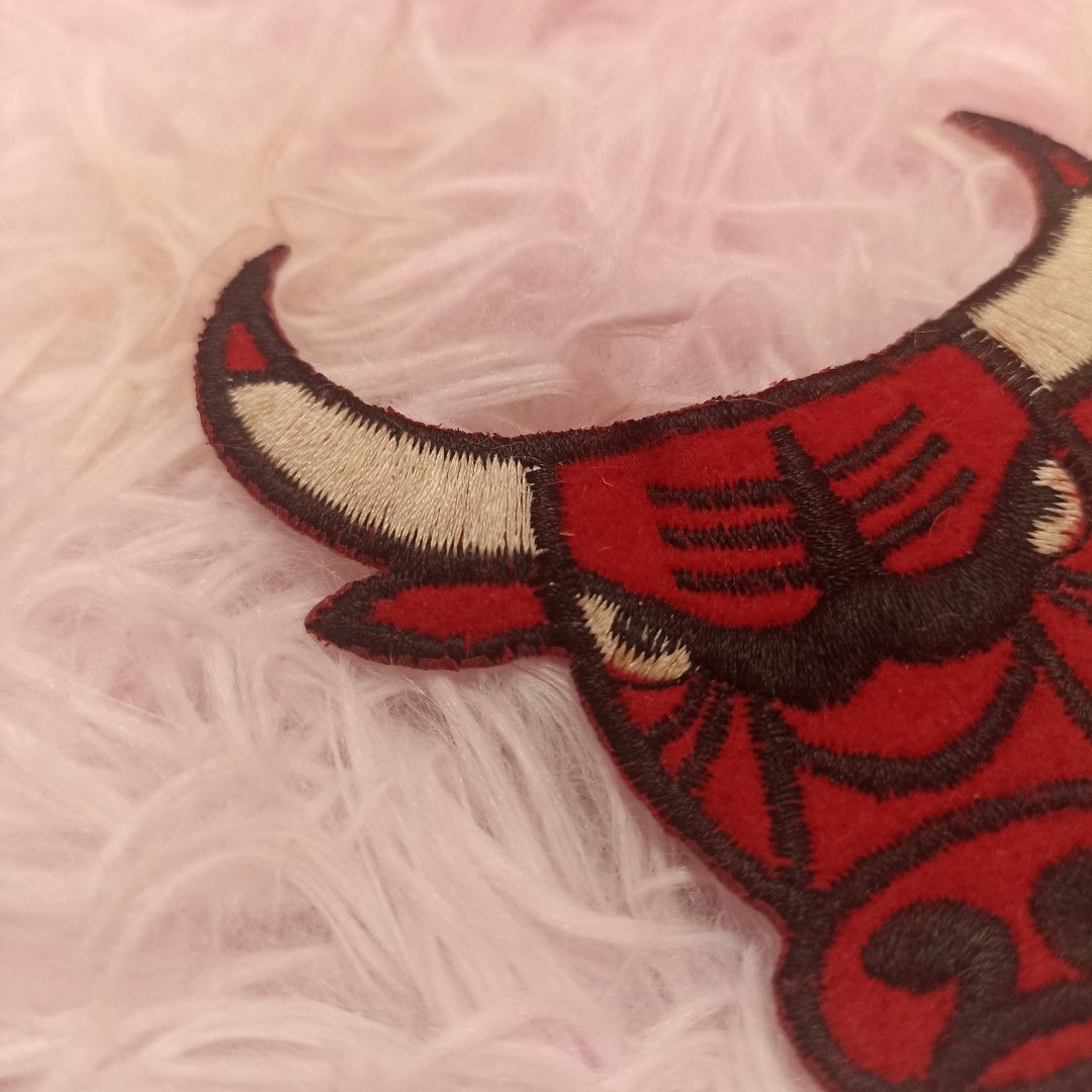 Vintage Chicago Bulls Embroidered Patch Logo (Category: Caps & Hats) located in Marikina City. Submitted by jrssags (Listing ID 1348611951, Image 2). Description: Vintage Chicago Bulls Embroidered Patch Logo Special Offer: Free with a minimum purchase of ₱200 from my listed items. Details: Design: Iconic Chicago Bulls logo, embroidered. Condition: Never used. No company tags (custom-made or tailored patch from the late '90s to early 2000s). Prese