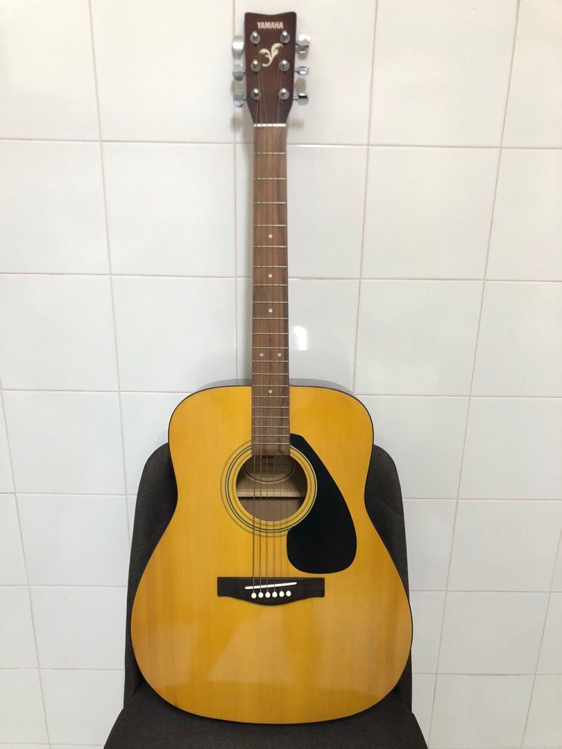 Yamaha f210 guitar best sale