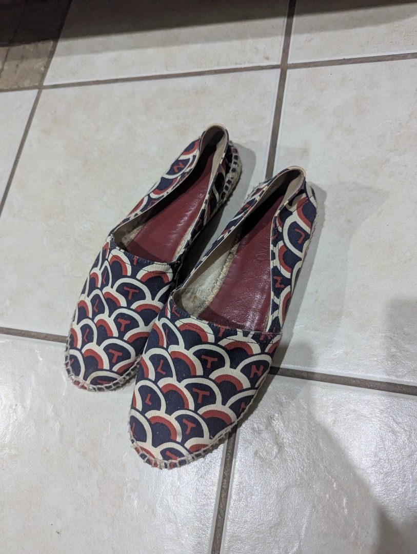 VLTN Scales Espadrill 38 (Category: Flats & Sandals) located in Las Pinas. Submitted by rozramer (Listing ID 1348527178, Image 1). Description: Letting go. Need funds ASAP..