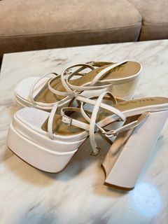 (Category: ) located in . Submitted by thriftshopbynour (Listing ID 1348490337, Image 1). Description: .