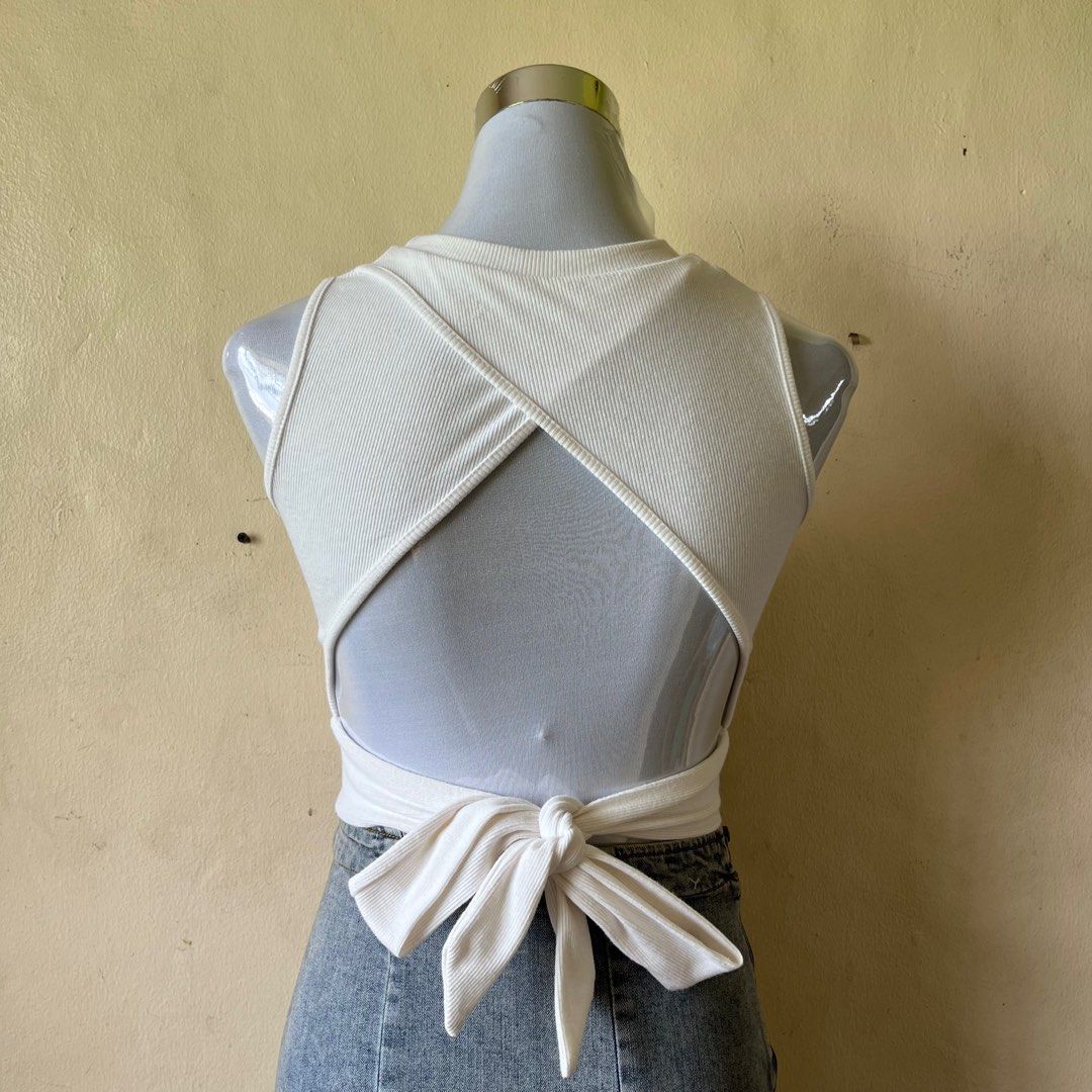 White Tank Top (Category: Sleeveless) located in Quezon City. Submitted by midnight.muse (Listing ID 1348582295, Image 3). Description: .