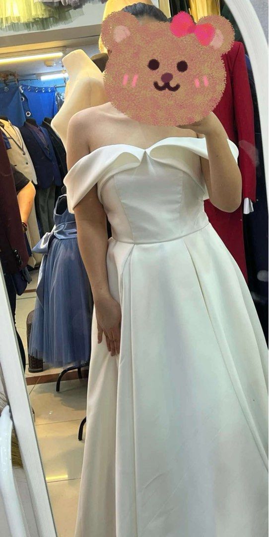 WHITE WEDDING DRESS (Category: Evening dresses & gowns) located in Mandaluyong City. Submitted by ekaadoll (Listing ID 1348432261, Image 1). Description: Hello practical brides! Selling my sister's minimalistic white dress. Never been used Size medium to xl. Adjustable back. Waist 29-34 Height: 5'4.