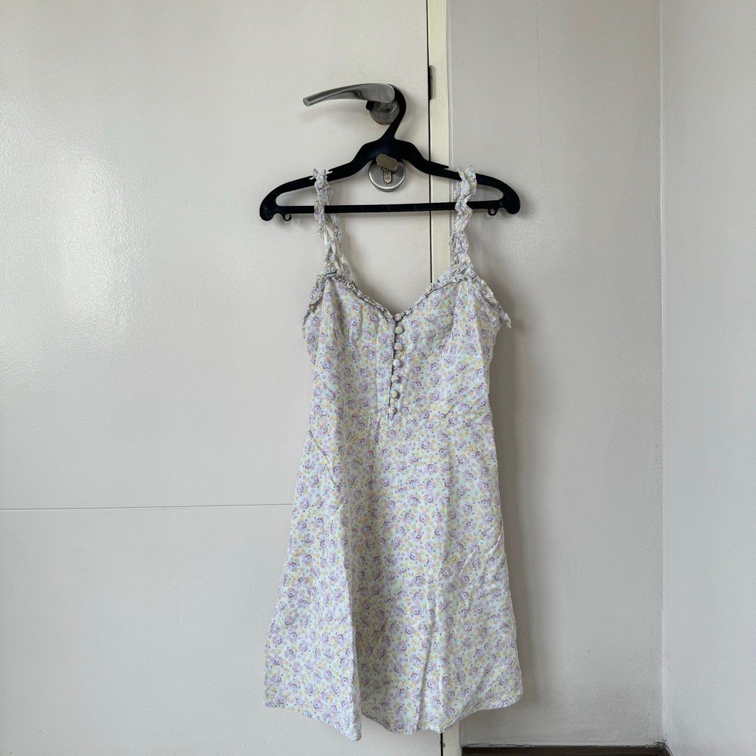Zara Floral Dress (Category: Dresses) located in Quezon City. Submitted by luvluva (Listing ID 1348618458, Image 2). Description: used once.