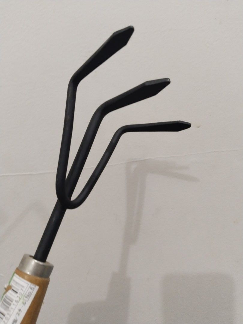 Affordable japan garden tools A😍👌 (Category: Gardening Tools & Ornaments) located in Malolos. Submitted by afford.japan (Listing ID 1348792444, Image 2). Description: Affordable japan garden tools 😍👌.