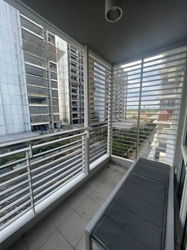 ARCA SOUTH - THE VERANDA 2-BR CONDO UNIT (Category: Apartments & Condos) located in Mandaluyong City. Submitted by jimord_2020 (Listing ID 1348811795, Image 3). Description: Ayala Land's new central business and lifestyle district in Taguig promotes progress through accessibility, variety, and efficiency. Thoughtfully designed environments feature visible architecture, energy efficiency, and a human-scale layout. With walkable streets, urban gard