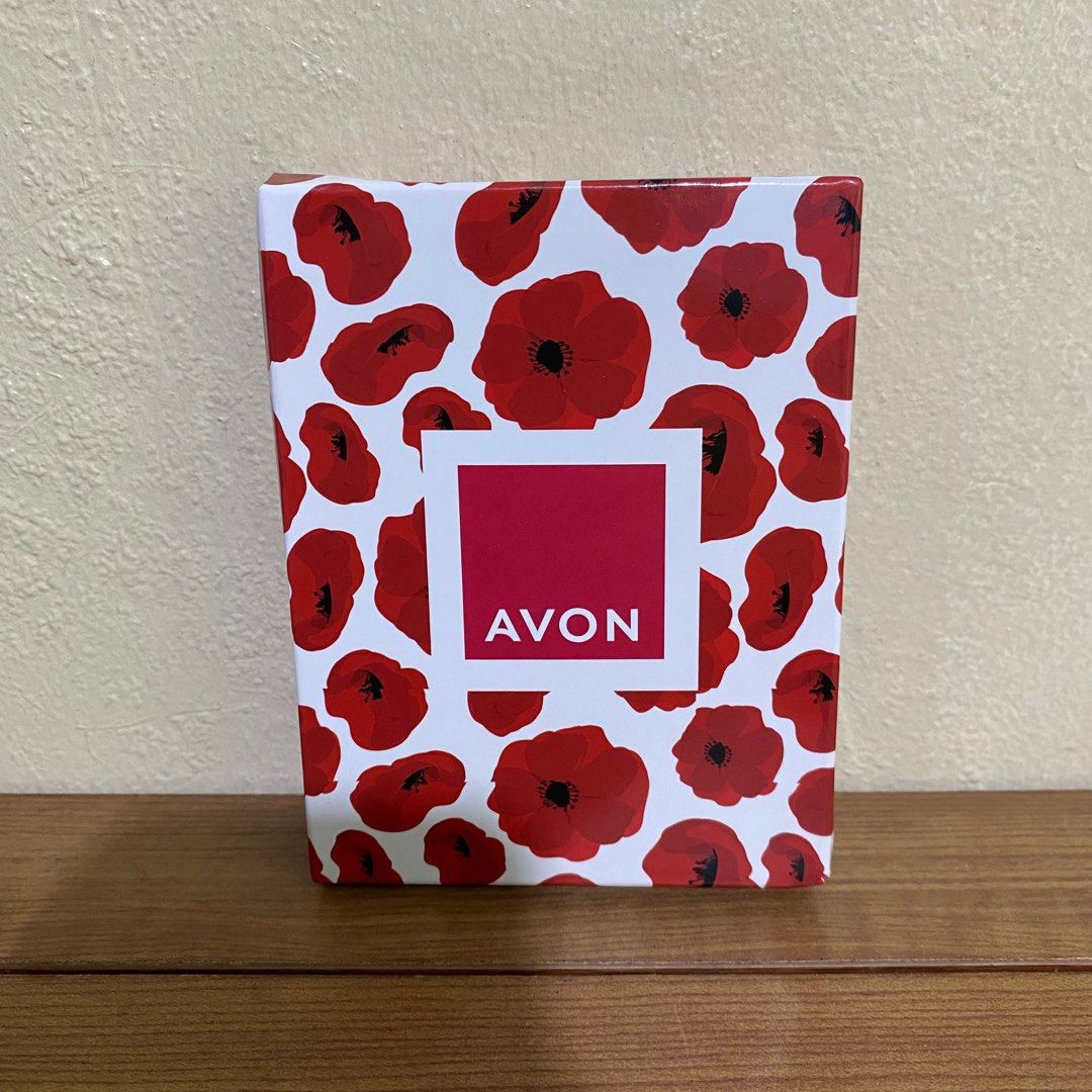 AVON LOVESTRUCK 9PC MANICURE KIT (Category: Hands & Nails) located in Quezon City. Submitted by xtian.store (Listing ID 1348725768, Image 2). Description: AVON LOVESTRUCK 9PC MANICURE KIT BRAND NEW AND ORIGINAL Pouch size: 12 x 9.2 x 2.3cm.