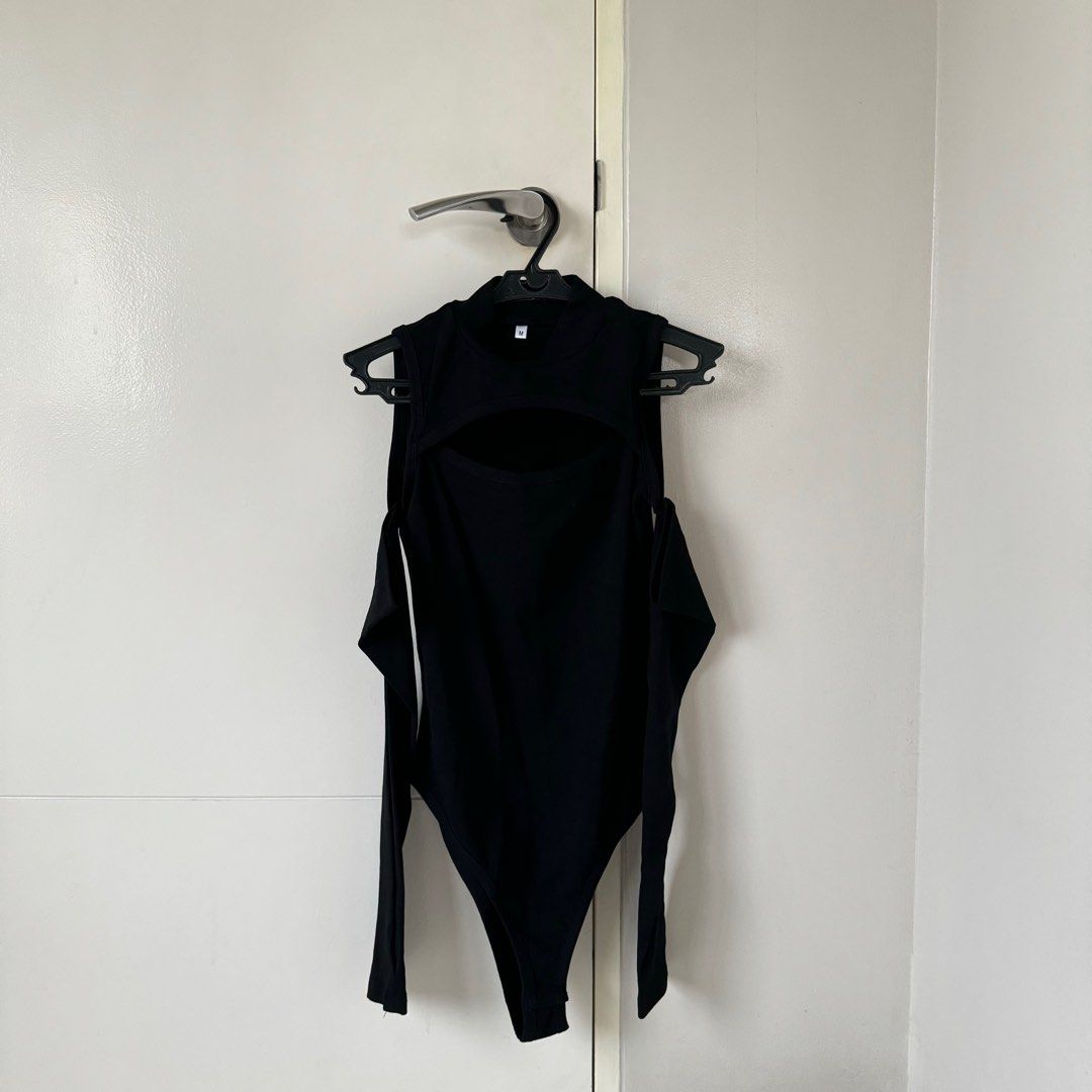 Black cutout top (Category: Longsleeves) located in Quezon City. Submitted by luvluva (Listing ID 1348737828, Image 2). Description: worn once .