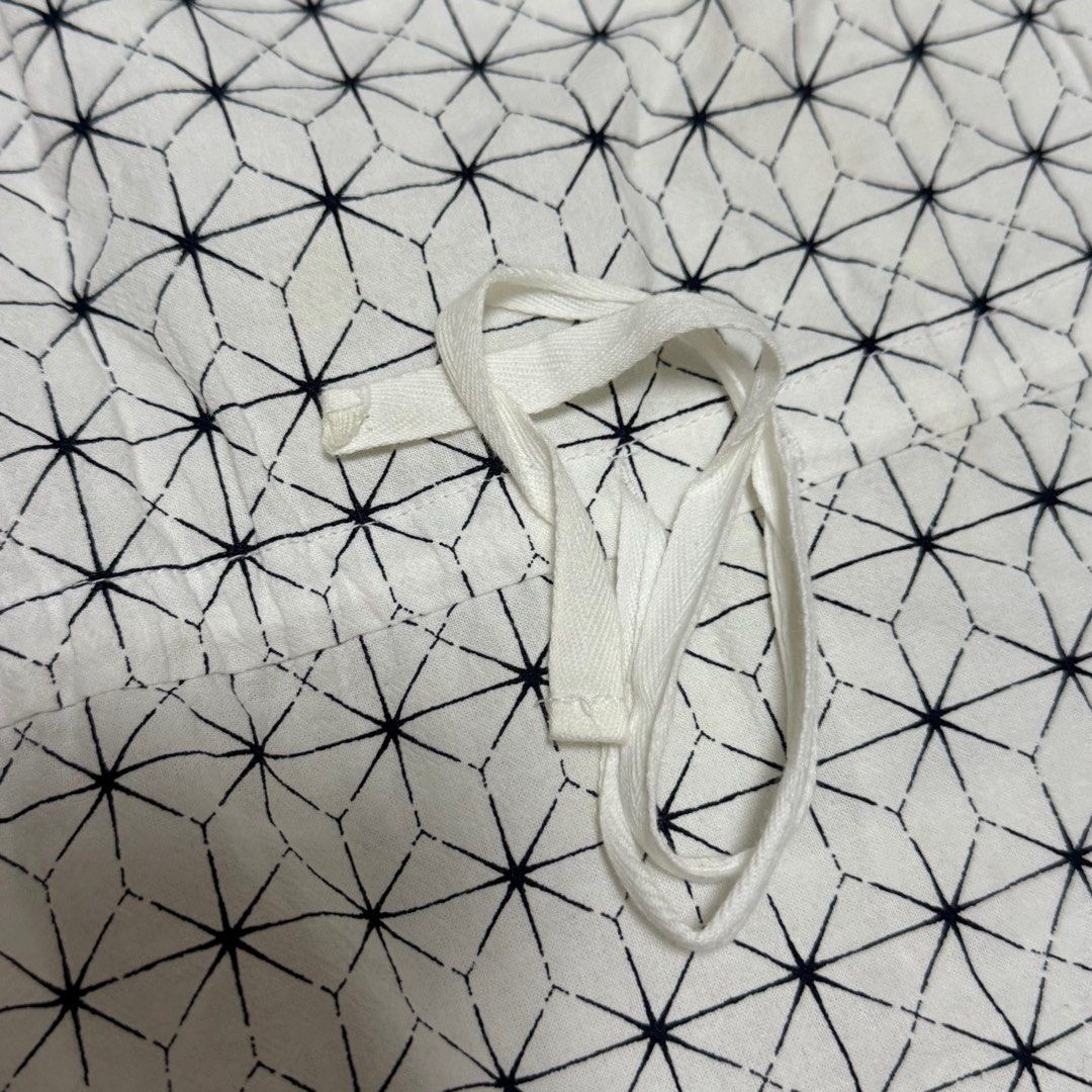 Branded Levis Blouse MEDIUM (Category: Sleeveless) located in Manila. Submitted by eancc (Listing ID 1348680271, Image 3). Description: Original Levis, waist is adjustable includes a rope as belt, flowy breathable RFS: Decluttering MOP: Gcash BDO BPI.
