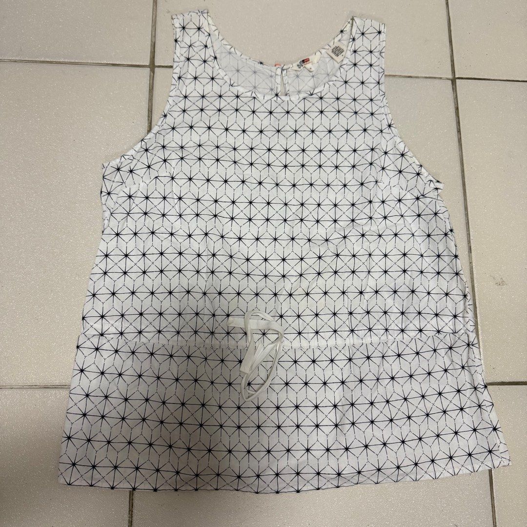 Branded Levis Blouse MEDIUM (Category: Sleeveless) located in Manila. Submitted by eancc (Listing ID 1348680271, Image 1). Description: Original Levis, waist is adjustable includes a rope as belt, flowy breathable RFS: Decluttering MOP: Gcash BDO BPI.