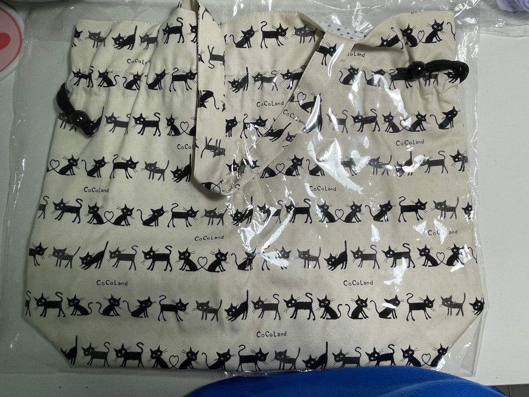 Cat drawstring pouch (Category: Purses & Pouches) located in Singapore. Submitted by aquagc (Listing ID 1348748353, Image 1). Description: Can be use for lunch bag, carry out pouch etc BNIP Bought overseas Meetups/Self collect/Mailing additional $2.