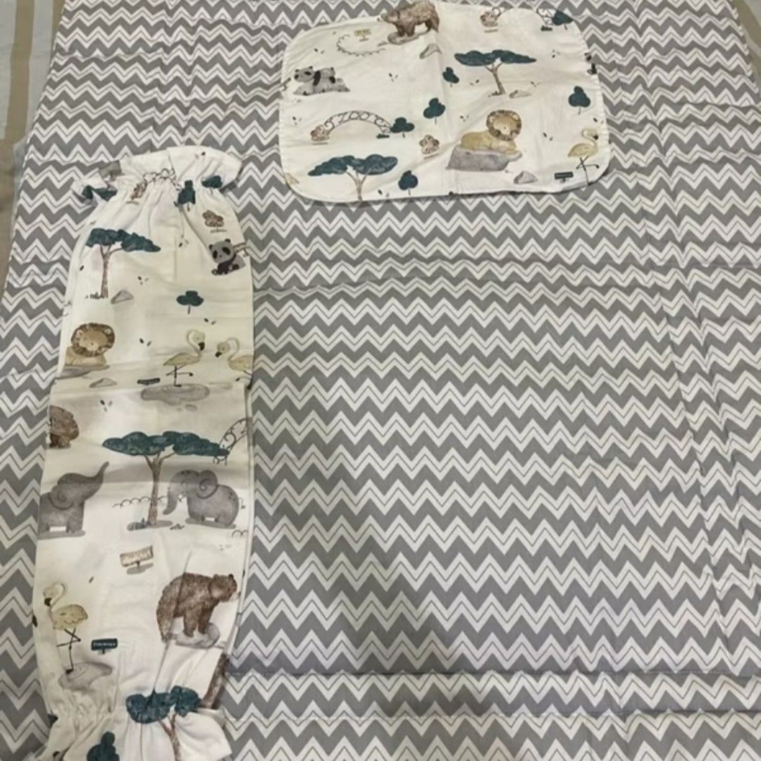 Comforter and pillow case for crib (Category: Cots & Cribs) located in Makati City. Submitted by deguzmanl18499 (Listing ID 1348726975, Image 1). Description: Not used. Had it Washed for baby's coming. Comforter 28x38in 2 bolster case 1 head pillow case.