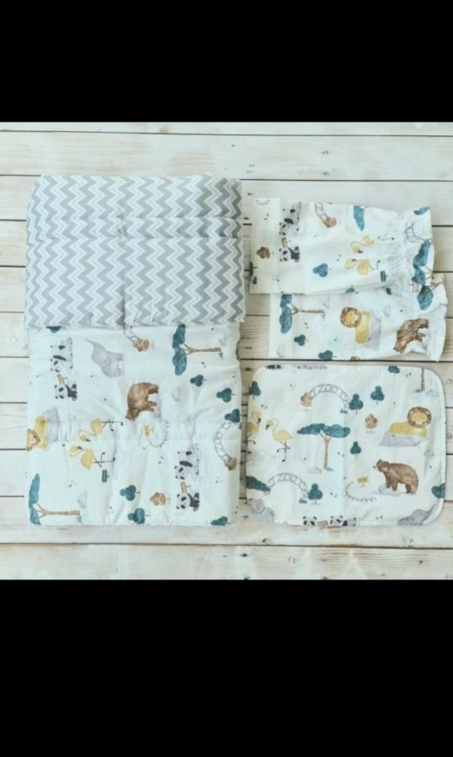 Comforter and pillow case for crib (Category: Cots & Cribs) located in Makati City. Submitted by deguzmanl18499 (Listing ID 1348726975, Image 3). Description: Not used. Had it Washed for baby's coming. Comforter 28x38in 2 bolster case 1 head pillow case.