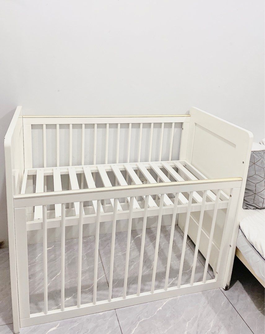 Cuddlebug Crib 3 Levels (Category: Cots & Cribs) located in Rizal. Submitted by invademyclosetmanila (Listing ID 1348670134, Image 3). Description: Selling from 6.5k down to 4.5k RFS : baby doesn’t like to sleep in crib Flaw : minimal paint crack Lalamove or pick up only.