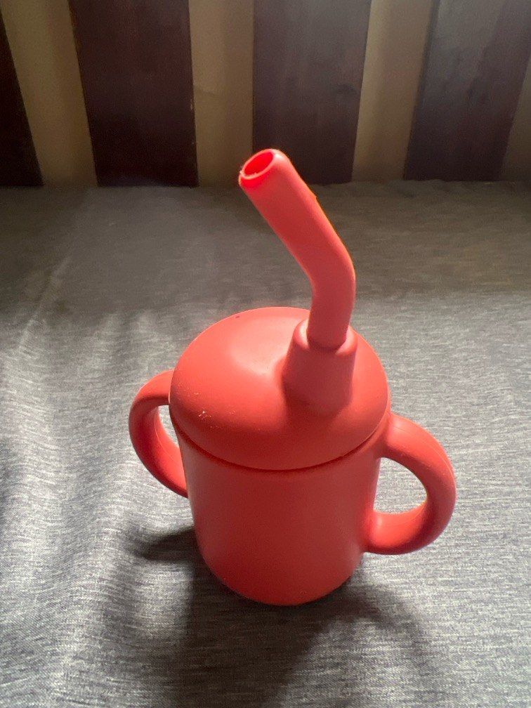 Cup with lid and straw (Category: Weaning & Toddler Feeding) located in Makati City. Submitted by npedrigal (Listing ID 1348646452, Image 1). Description: Rfs: Decluttering.