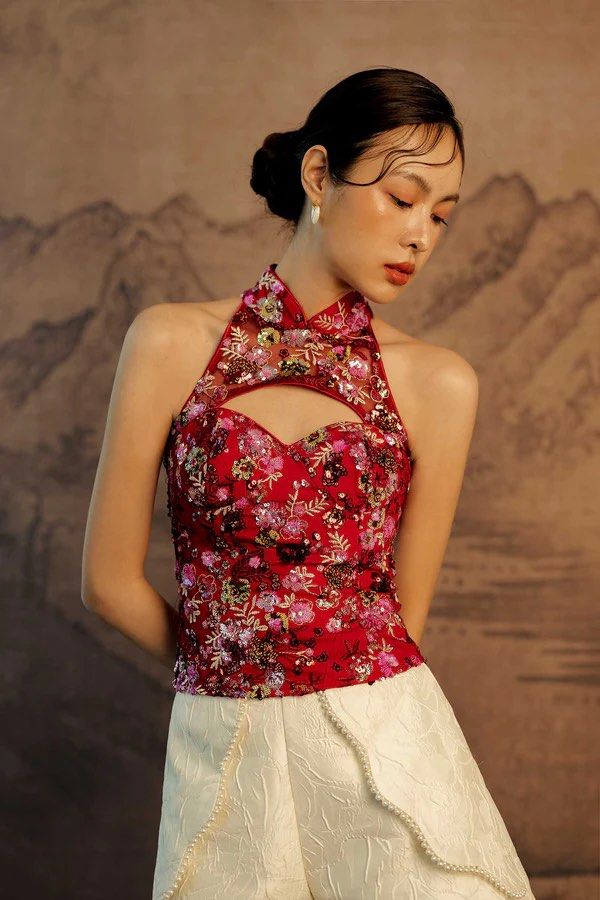 Doublewoot RUI TOP (RED) (Category: Sleeveless) located in Singapore. Submitted by civiliancoat (Listing ID 1348747146, Image 1). Description: Size XS BNWTIP Mailing available only .