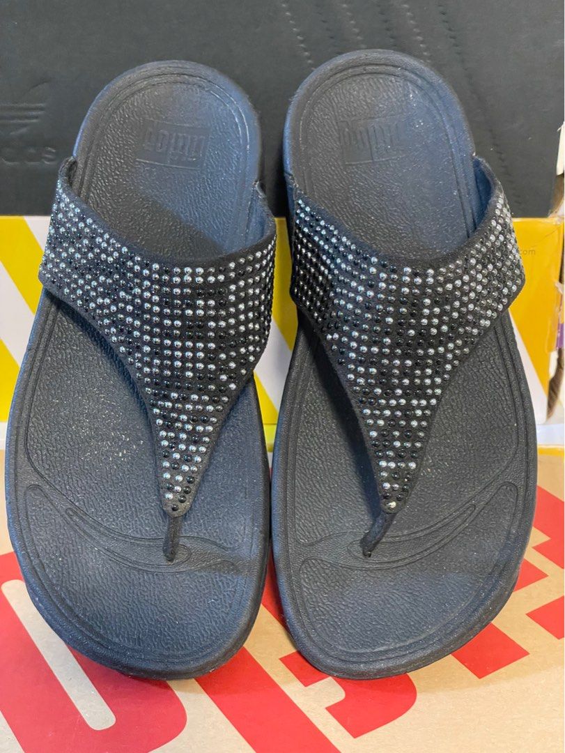 FitFlop Lulu Popstud Toepost Black (US 5) sandals, 女裝, 鞋, 拖鞋- Carousell