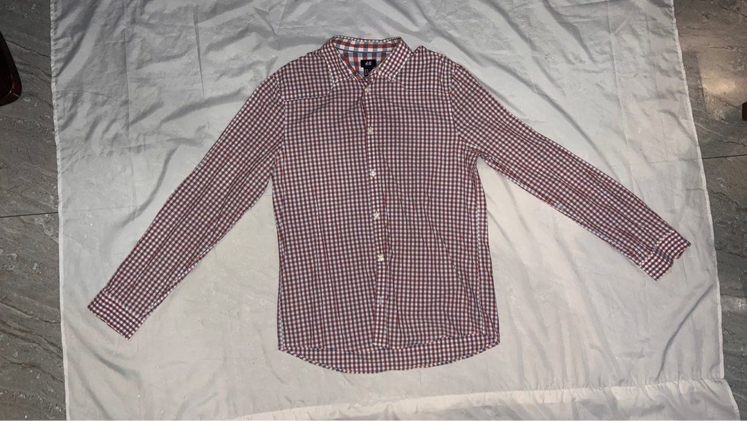 H&M checkered longsleeve (Category: Longsleeves) located in Iloilo. Submitted by lanieeeeeee (Listing ID 1348631664, Image 2). Description: Size Medium H&M longsleeves.