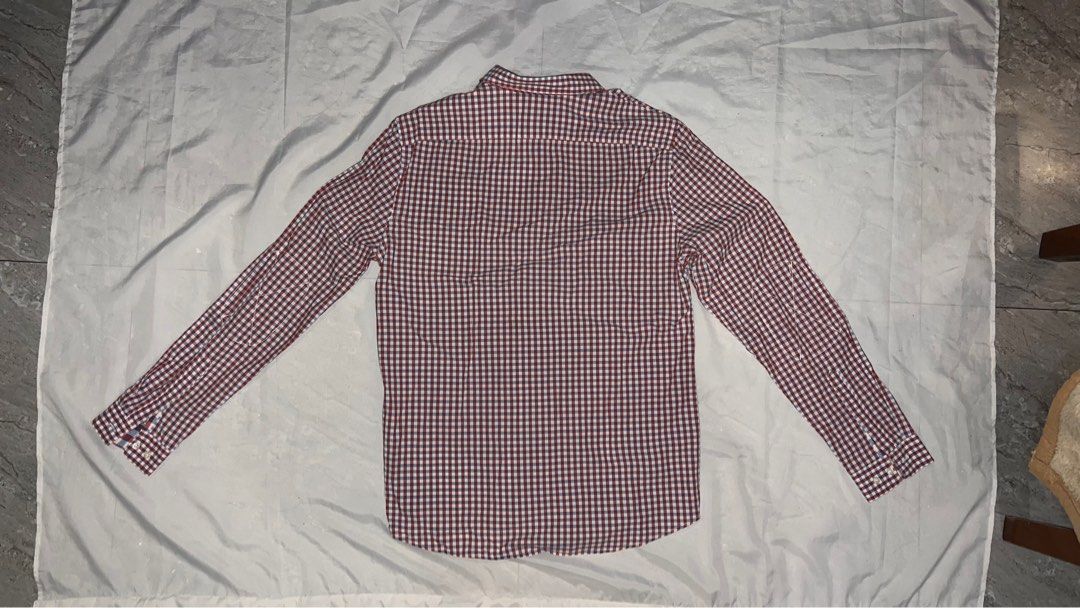 H&M checkered longsleeve (Category: Longsleeves) located in Iloilo. Submitted by lanieeeeeee (Listing ID 1348631664, Image 3). Description: Size Medium H&M longsleeves.