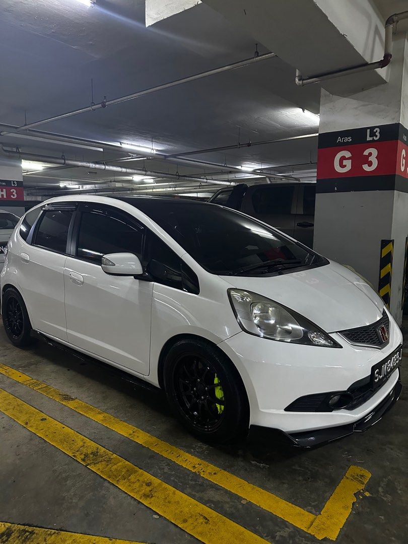 Honda Jazz 1.3 L (A) (Category: Used Cars) located in Singapore. Submitted by postcerealstockist (Listing ID 1348672789, Image 1). Description: Stock Condition 16KM/L Advance Exhaust With Cert Bridgestone RE005 (YYY1426) Mohawk Android Player (4+64GB) Mohawk Speaker X4 Mohawk Twitter X300 Front & Rear Camera Tinted Lowered Neon Light Sheltered Parking Baby Friendly Family Car No Consignment No Free Ads Direct Owner Full Tank 600KM (RPM 2 @ 90km/h