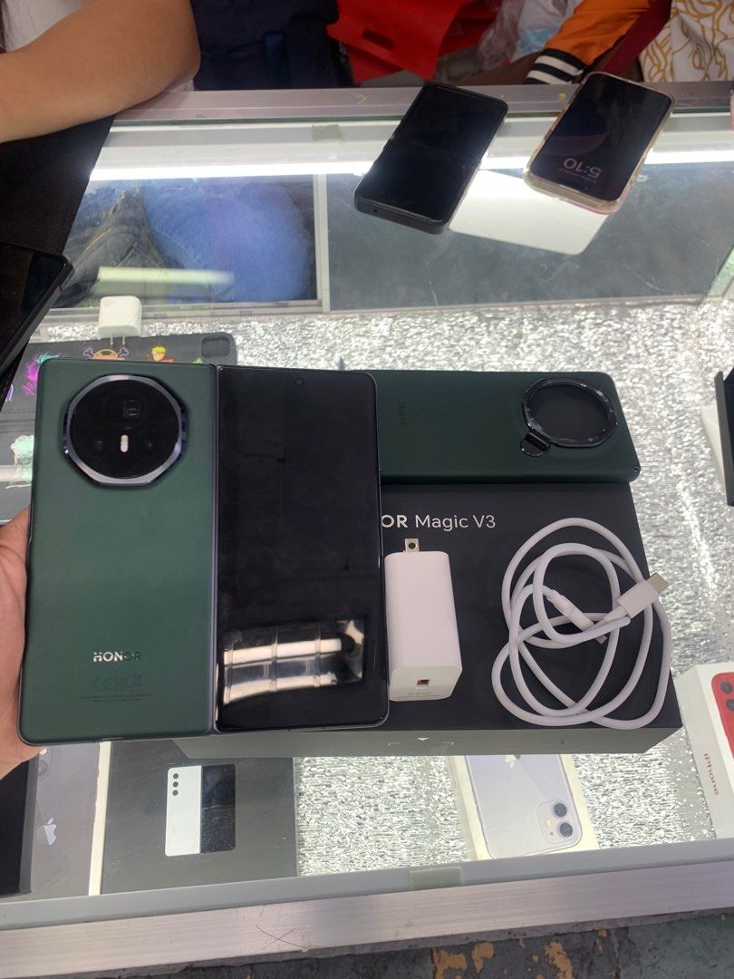 Honor Magic V3 12/512gb complete (Category: Huawei) located in San Juan City. Submitted by rodelmarllemit (Listing ID 1348724810, Image 1). Description: HONOR Magic V3 Rom: 512gb Ram: 12gb Color: Green 66W Super charge Complete Makinis No Issue Openline Facebook Page: •Helu’s Gadgets Mode of Payment: •Cash •Bank Transfer •GCash & Paymaya Installment: •Credit Card •Ggives •Cash on Delivery/Same day delivery •Shipping •Meet Up •Trade In You can vis