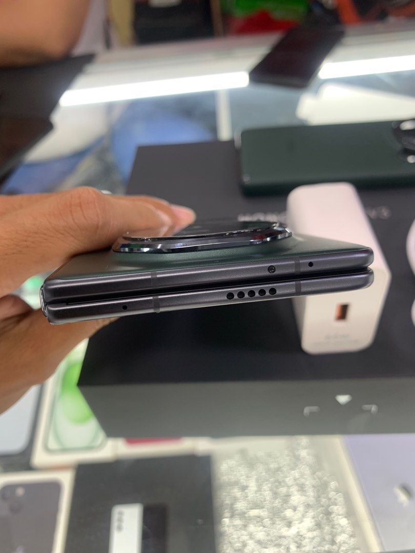 Honor Magic V3 12/512gb complete (Category: Huawei) located in San Juan City. Submitted by rodelmarllemit (Listing ID 1348724810, Image 3). Description: HONOR Magic V3 Rom: 512gb Ram: 12gb Color: Green 66W Super charge Complete Makinis No Issue Openline Facebook Page: •Helu’s Gadgets Mode of Payment: •Cash •Bank Transfer •GCash & Paymaya Installment: •Credit Card •Ggives •Cash on Delivery/Same day delivery •Shipping •Meet Up •Trade In You can vis