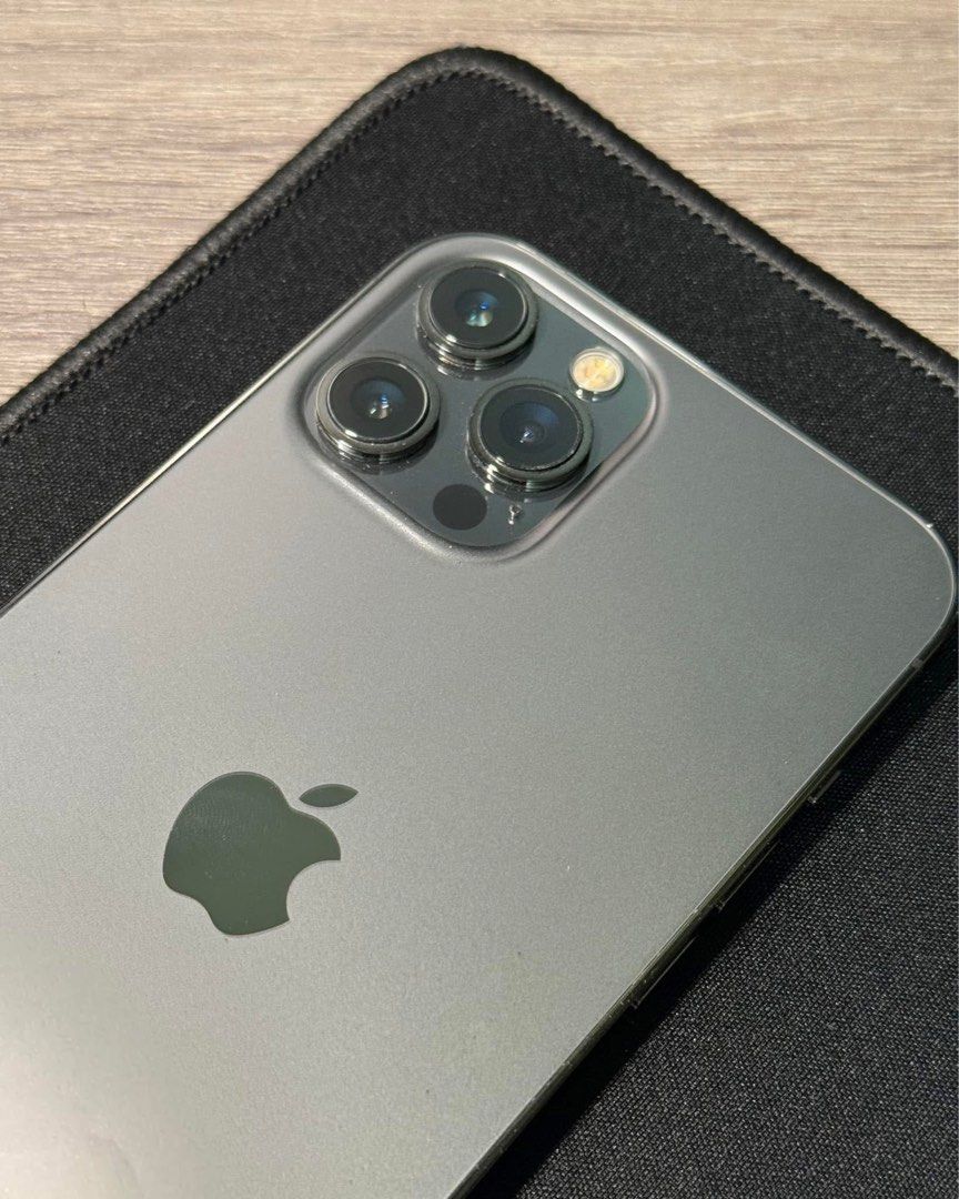 iPhone 12 Pro Max Graphite Black 256Gb (Category: iPhone 12 Series) located in Quezon City. Submitted by d3clutterw0rld (Listing ID 1348773639, Image 1). Description: Price Markdown! ▫️iPhone 12 Pro Max, 256GB, Graphite ▫️Unit is ~ 90% smooth, ▫️78% Battery Health – lasts 1.5 days with heavy use ▫️No issues with any function ▫️UNIT and BOX, cable accessory. ▫️PHP 28,500 php, negotiable ▫️RFS: extra phone Location: Cainta, Rizal. MOP: Gcash/Maya/b