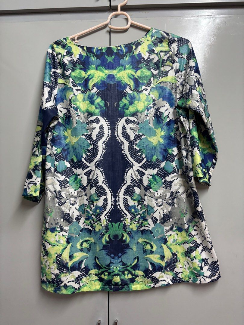 Korean long tunic blouse (Category: Blouses) located in Mandaluyong City. Submitted by dsc0313 (Listing ID 1348712314, Image 1). Description: .