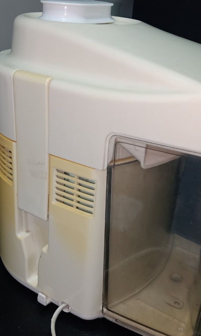 Original Kyowa Juice Extractor | Pre-Owned Appliance (Category: Other Kitchenware & Tableware) located in Valenzuela. Submitted by shoppedemiel (Listing ID 1348810741, Image 3). Description: Juice Extractor KW-4201 Features & Benefits • Stainless Steel Filter Blades • Integrated Cord Storage Facility • Non-Slip Rubber Footing • Exquisite Modern Design • Detachable Parts for Easy Cleaning Technical Specifications Condition note: May yellowish part