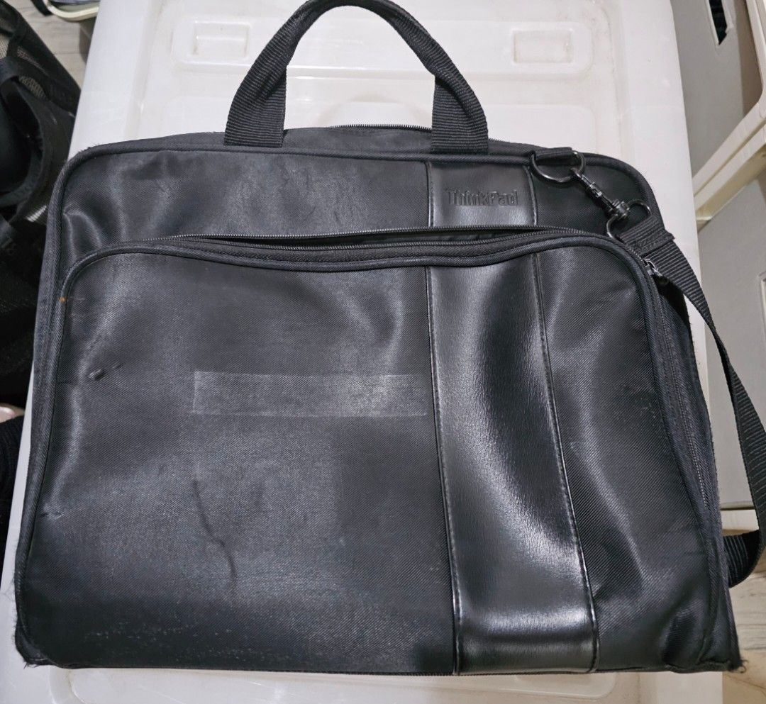 Lenovo Laptop bag (Category: Laptop Bags & Sleeves) located in Manila. Submitted by mnmlst7111 (Listing ID 1348709728, Image 1). Description: Decluttering.