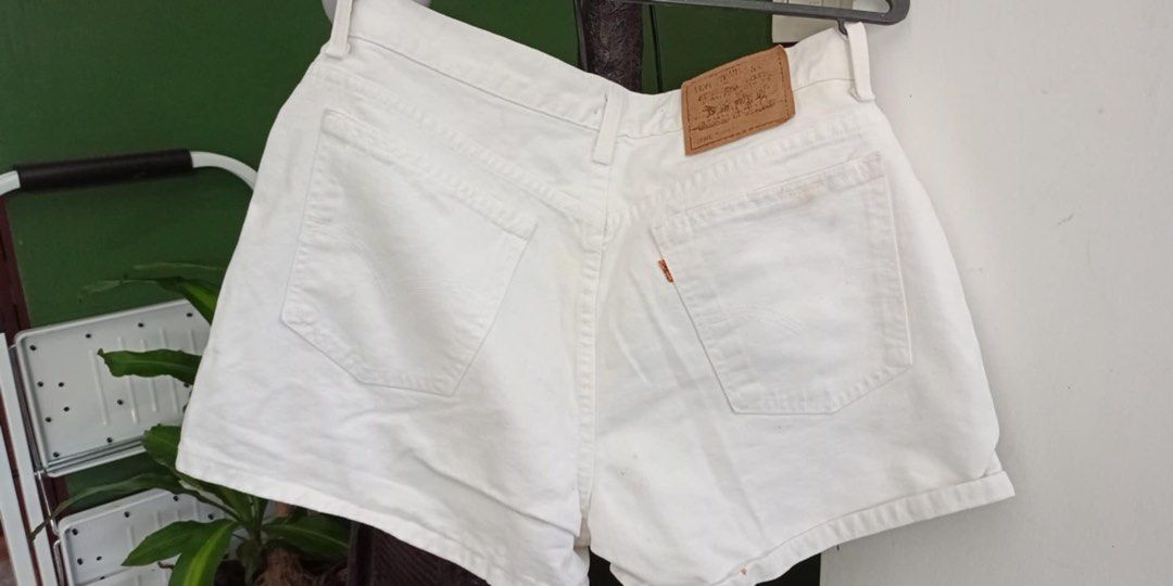 Levis Women Denim Short (Category: Shorts) located in Iloilo. Submitted by lanieeeeeee (Listing ID 1348727520, Image 1). Description: Levis Regular fit denim No issue.