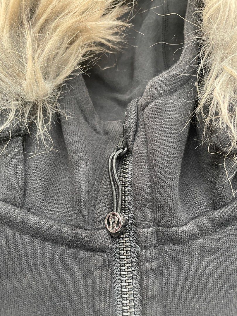 Lululemon Jacket with Removable Hood (Category: Coats, Jackets and Outerwear) located in Makati City. Submitted by best.seconds (Listing ID 1348694187, Image 2). Description: Bought in the US. Worn once because it started to snow. Washed then just stored in the closet. Rfs: decluttering .