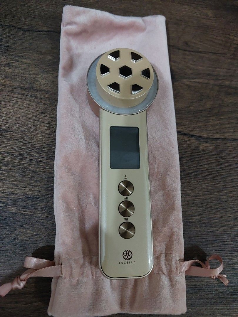 Luxelle rf wand (Category: Face Care) located in Manila. Submitted by cachan12 (Listing ID 1348715860, Image 1). Description: with box sf - buyer my loc - makati.