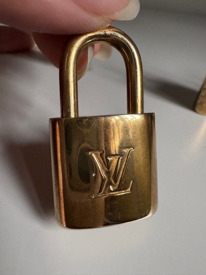 LV lockset lock key speedy keepall (Category: Luxury Accessories) located in Quezon City. Submitted by ksumer (Listing ID 1348718049, Image 3). Description: Used Authentic #318 sold #304 sold #308 sold.