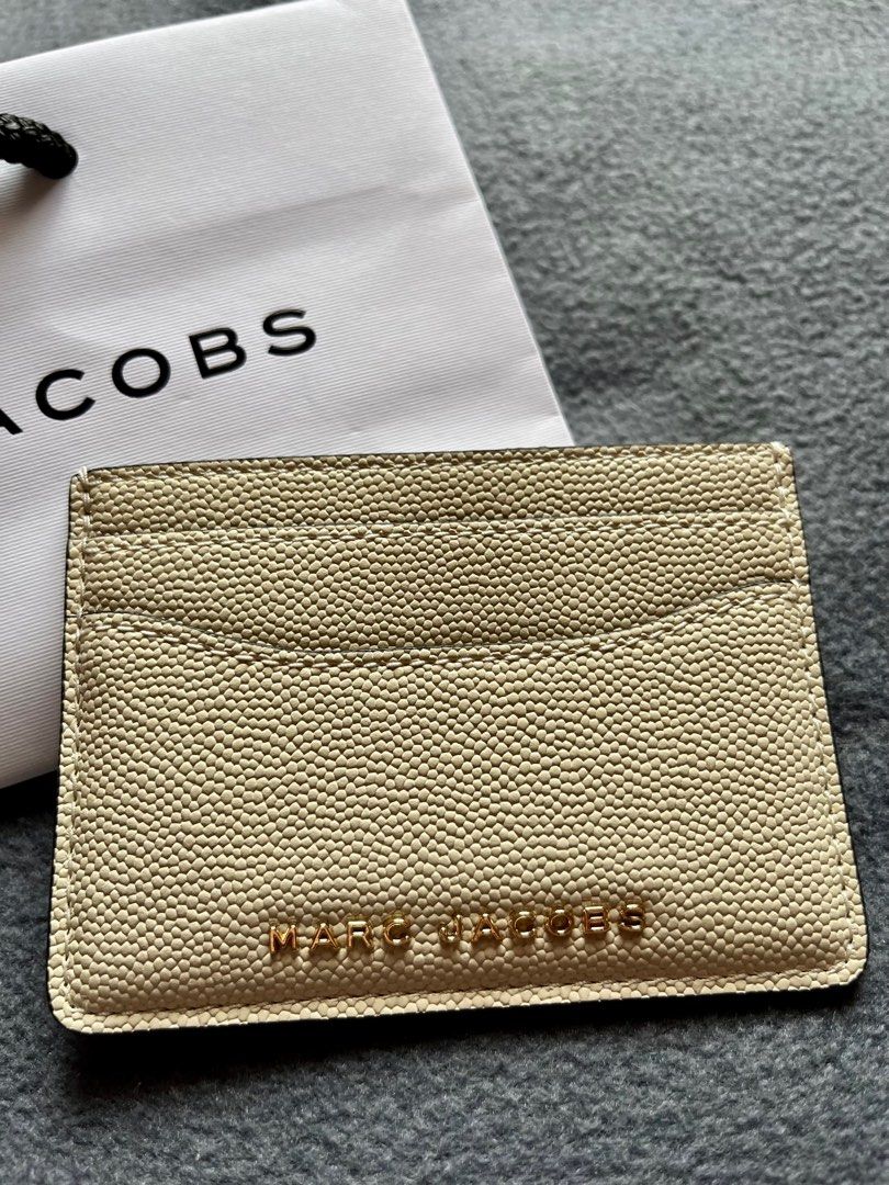 Marc Jacobs card holder (Category: Luxury Bags & Wallets) located in Makati City. Submitted by prelovedbydenn (Listing ID 1348662598, Image 2). Description: Authentic Marc Jacobs card holder Bought from outlet With receipt.