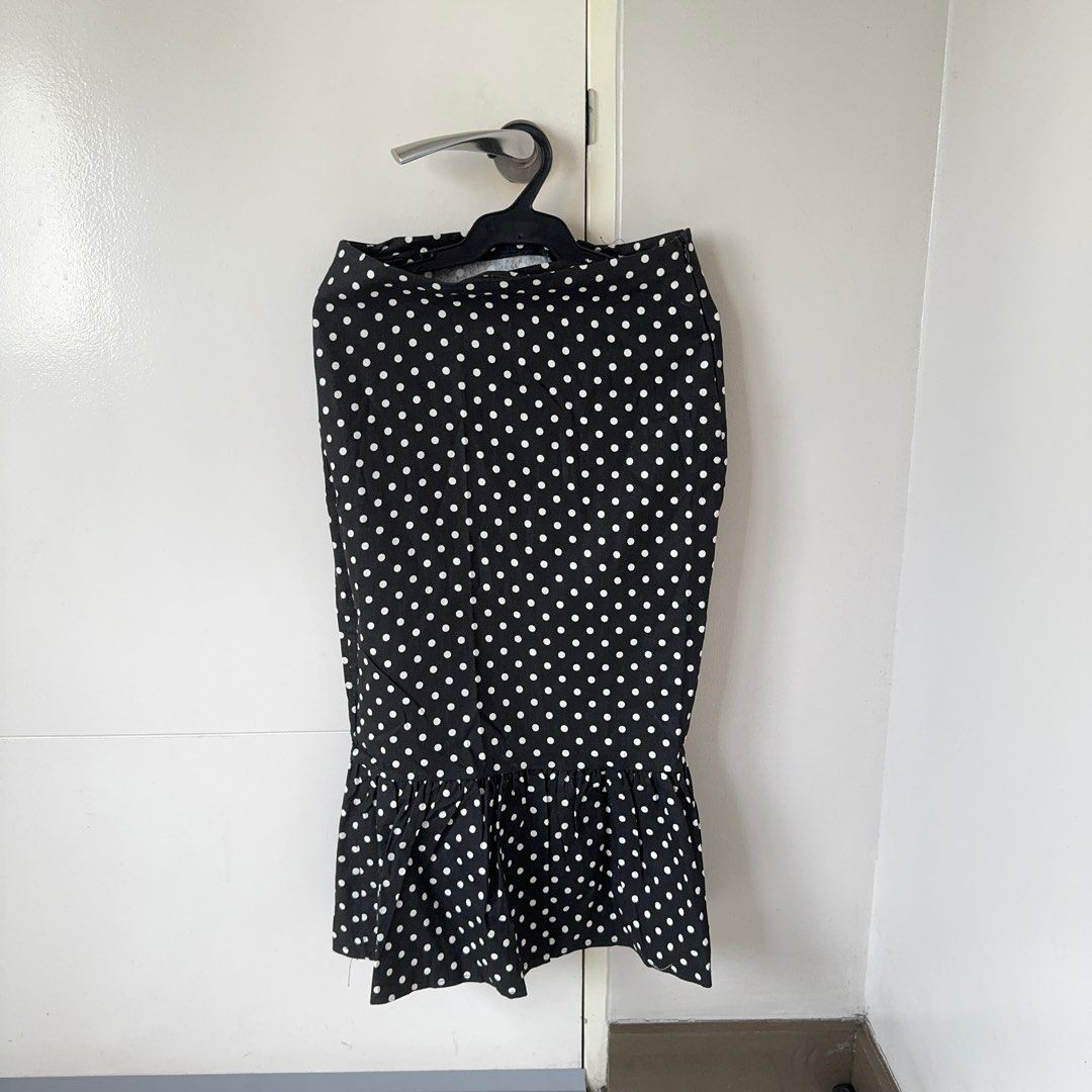 Polka Dots Top and Skirt Set (Category: Sets or Coordinates) located in Quezon City. Submitted by luvluva (Listing ID 1348737340, Image 2). Description: worn once bought at a flea market at rockwell years ago.